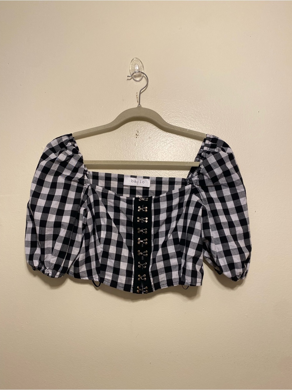 BACIO  Black & White Gingham Puff-Sleeve Cropped Top. Size S